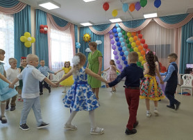 Самый первый выпускной Самый первый выпускной.